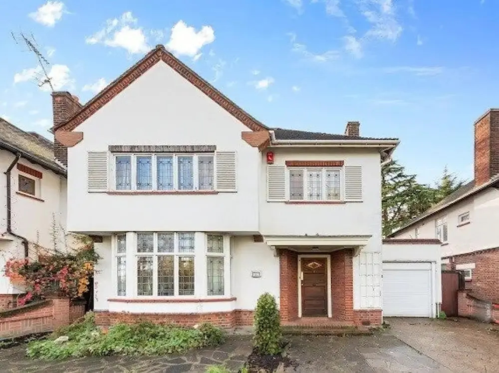 Spacious Home With Private Parking