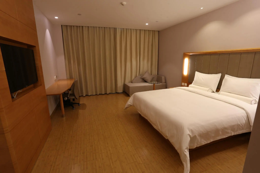 Superior Double room with street view twin beds