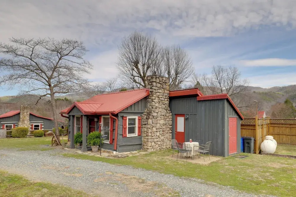 Walk to Appalachian Trail: Hot Springs Getaway!