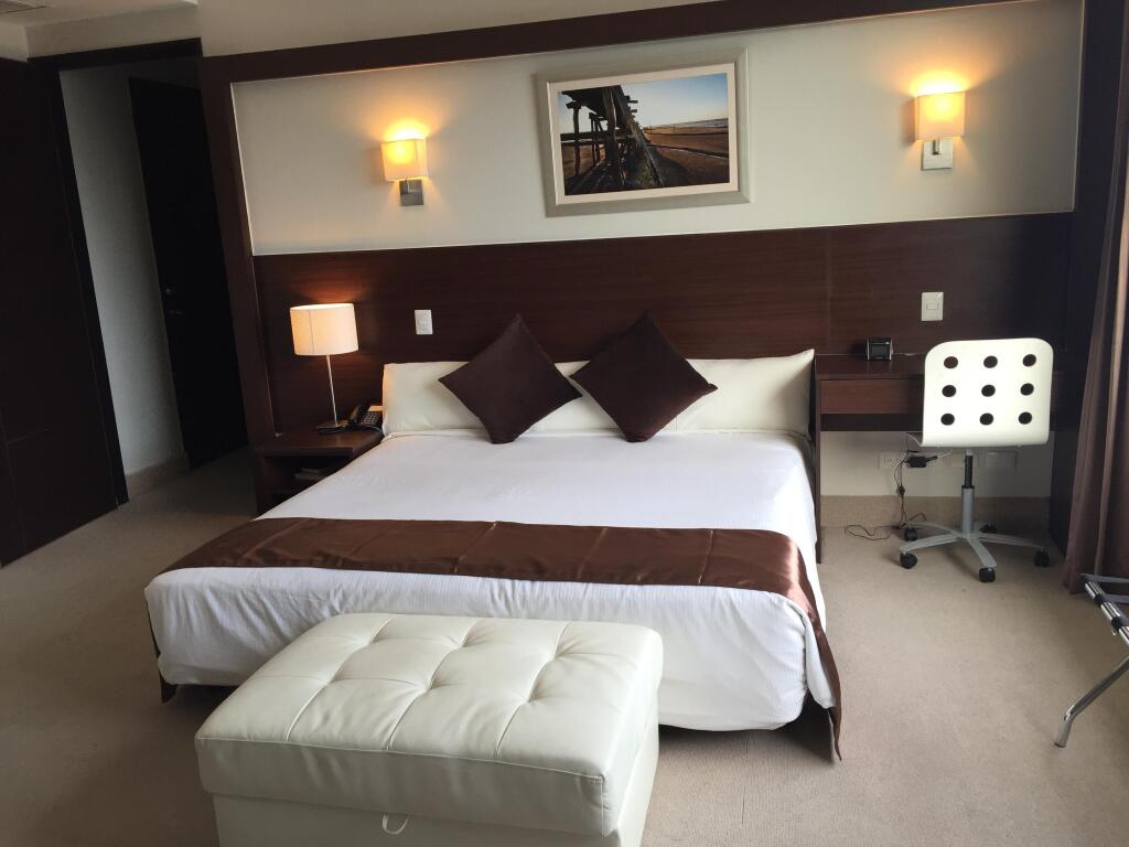 Weston Suites Hotels by null