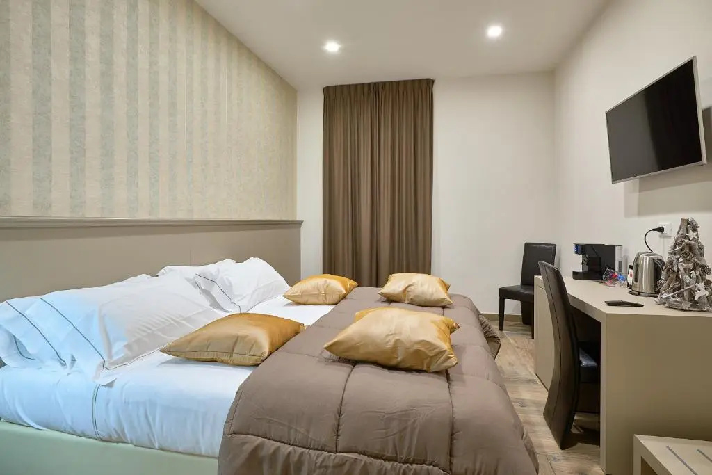 Deluxe Double room (full double bed)