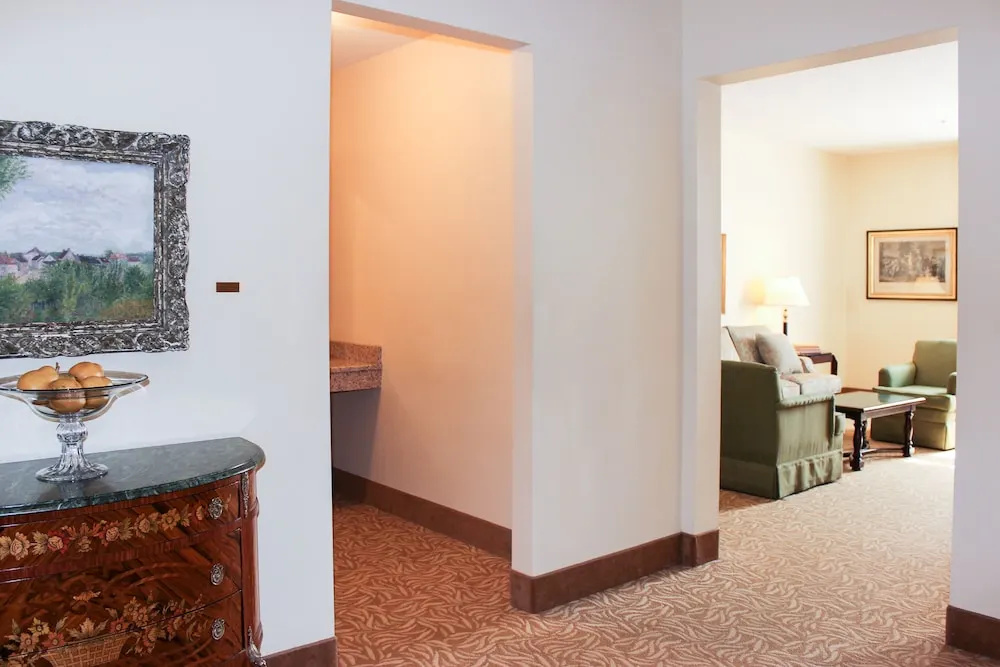 Double Suite (full double bed)