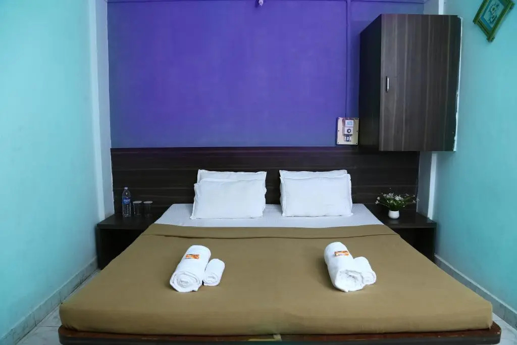 Deluxe Double room (full double bed)