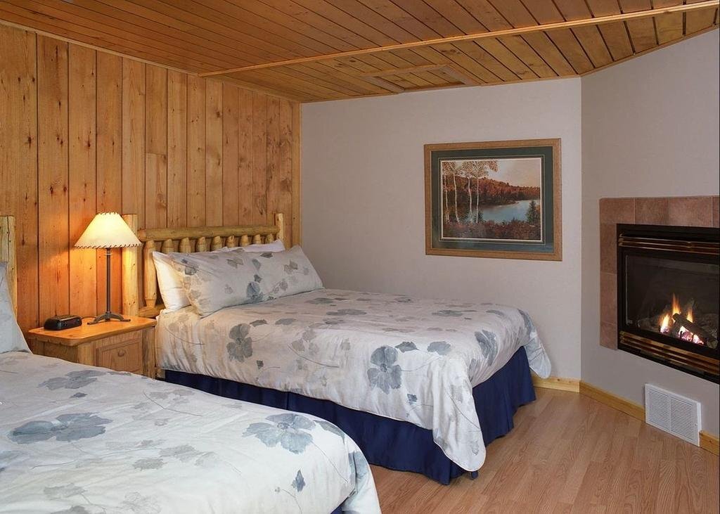 Overlander Mountain Lodge by null