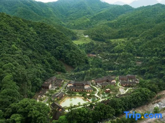 Julong Guniujiang Resort