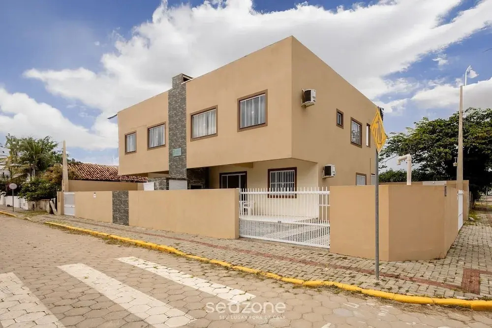Rhes - Apt 2 min From the Beach in Bombinhas