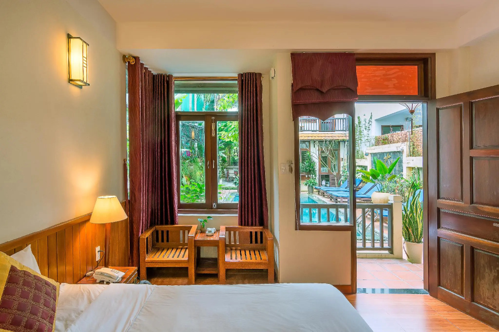 Deluxe Double room with pool view (full double bed)
