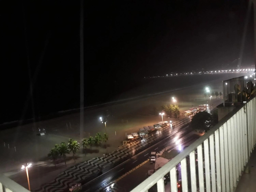 COPACABANA VISTA MAR COBERTURA 2 ANDARES DE FRENTE PARA OS FOGOS DO RÉVEILLON COM 5 QUARTOS, 5 AR-CONDICIONADOS, 6 BANHEIROS e GARAGEM GRATUITA