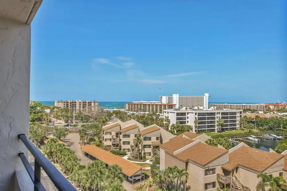 Anchorage Resort 8th Floor Condo In Siesta Key With Resort Amenities And Private Beach Access! 2 Bedroom Condo