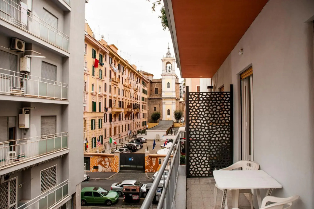 Vatican Museums Roomy Apartment