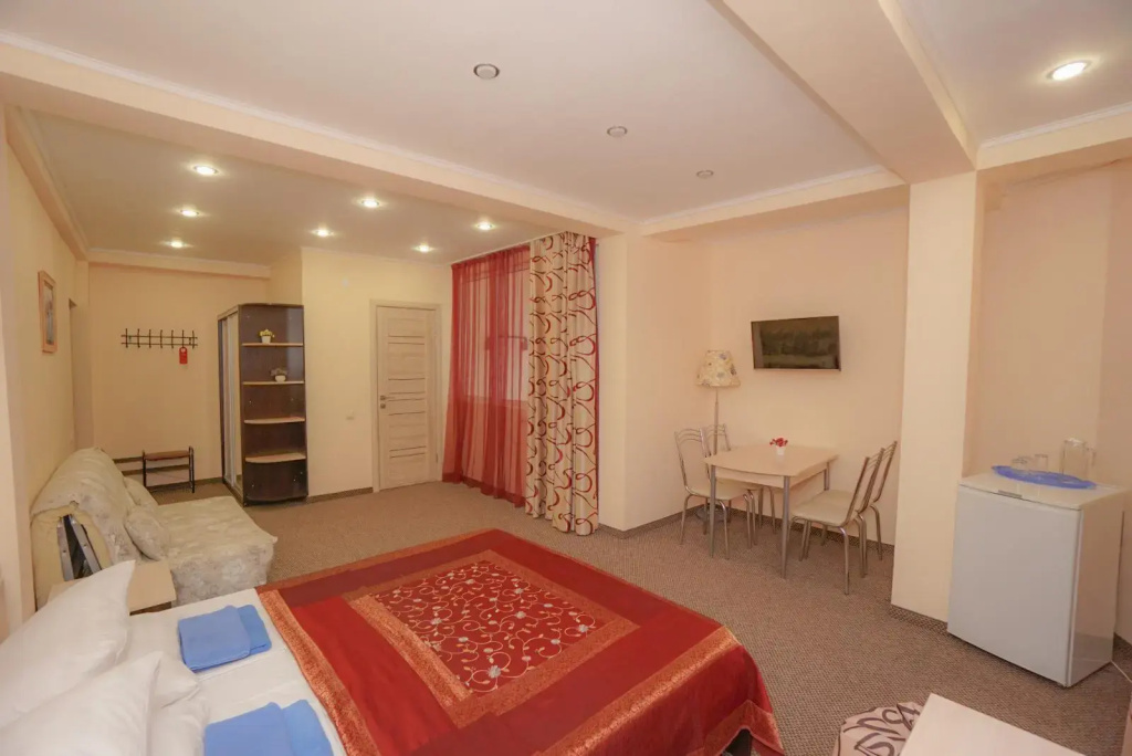 Standard Triple room with balcony