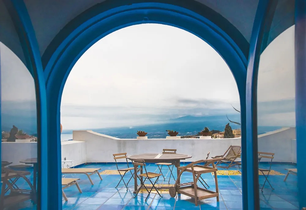Balcony & Terrace