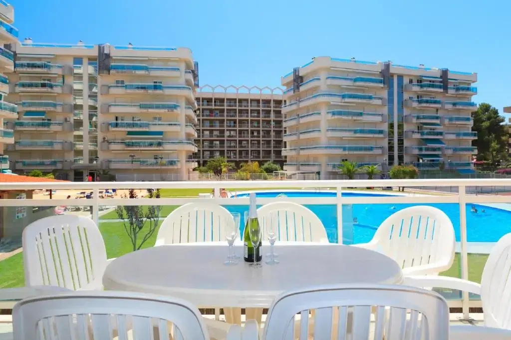 3 Bedrooms Apartment with pool view