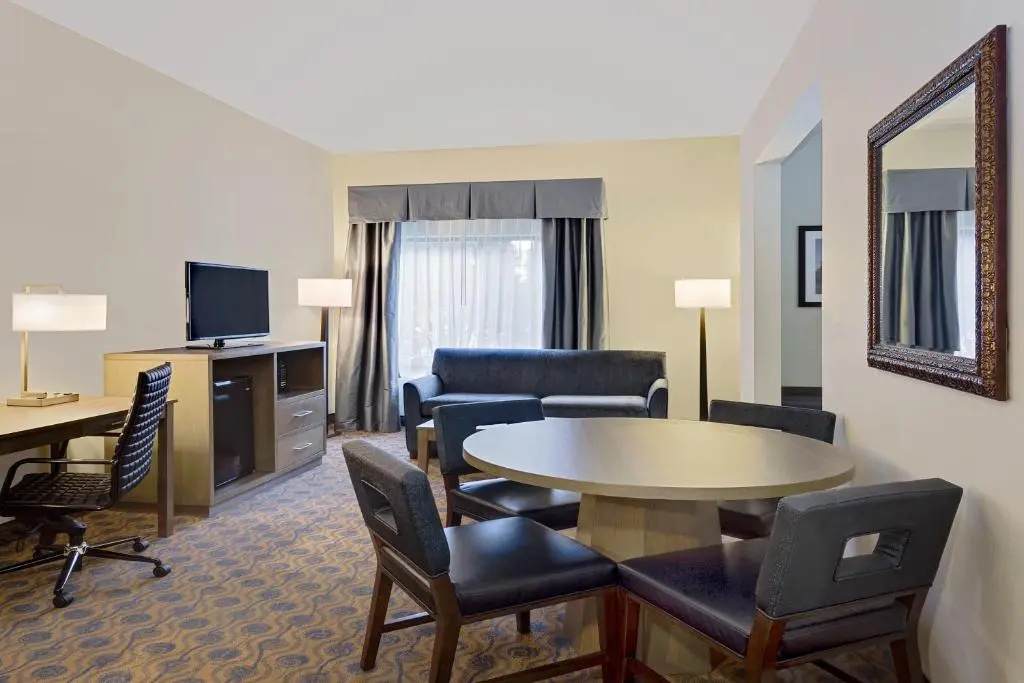 Comfort Inn & Suites Arlington Heights - Chambres