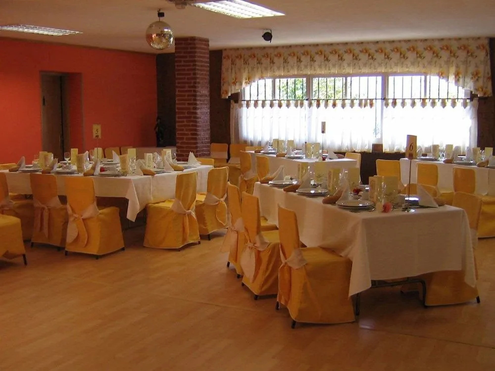 Food & Beverage