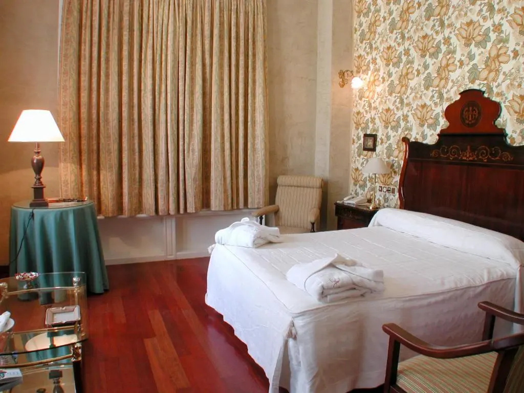 Double room (full double bed)