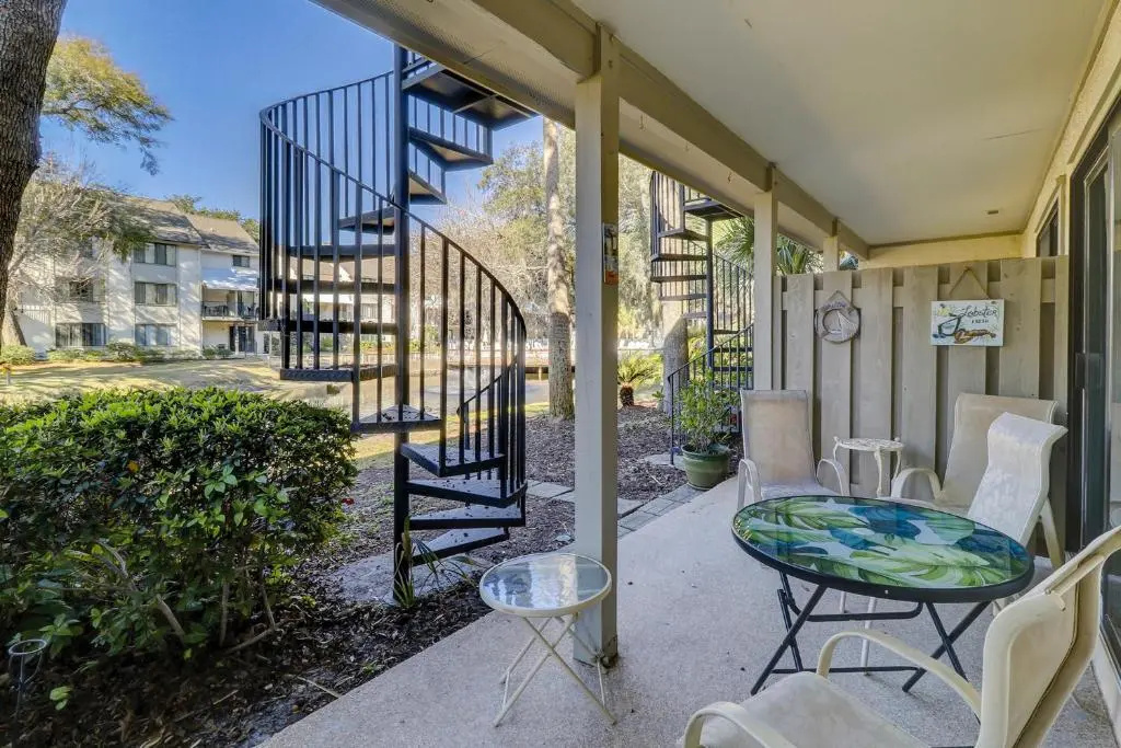 28 Springwood 2 BR Condo Forest Beach