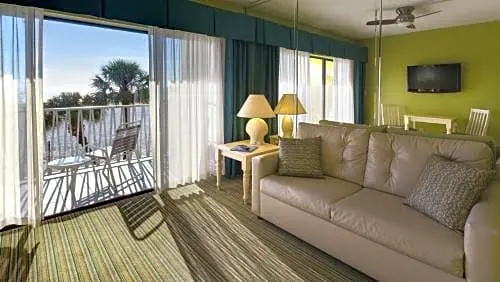 Alden Suites - A Beachfront Resort - Chambres