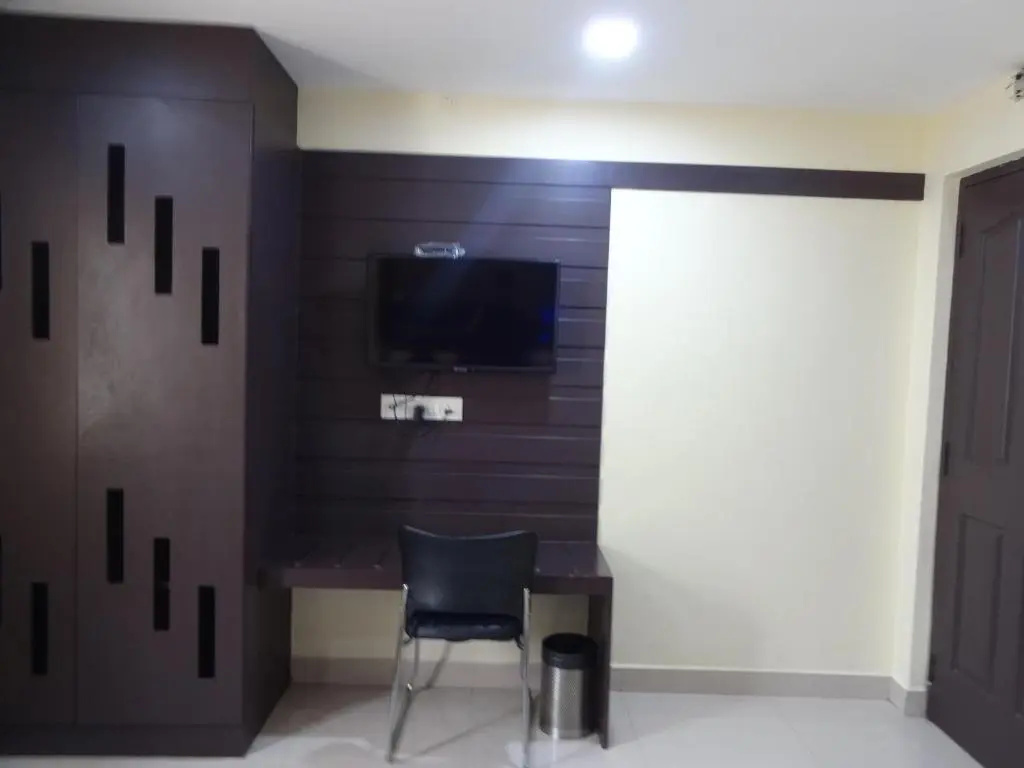 Deluxe Double room (full double bed)