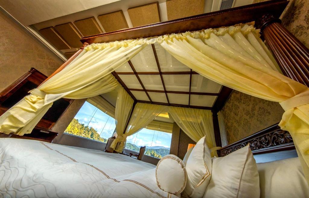 The Golden Crown Hotel