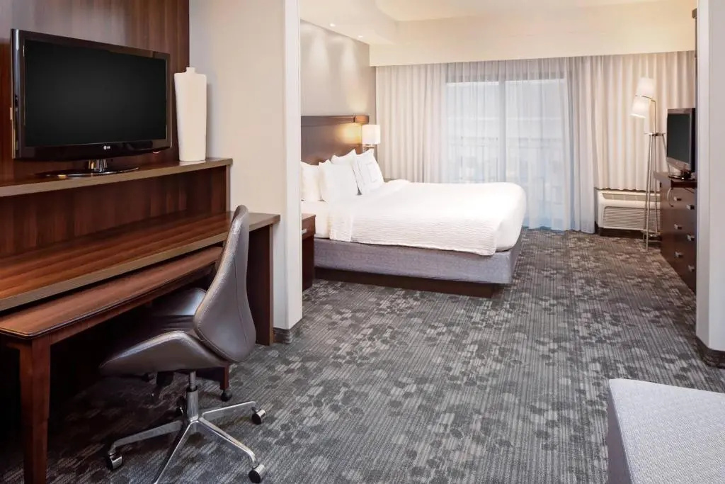 Deluxe Double room (full double bed)