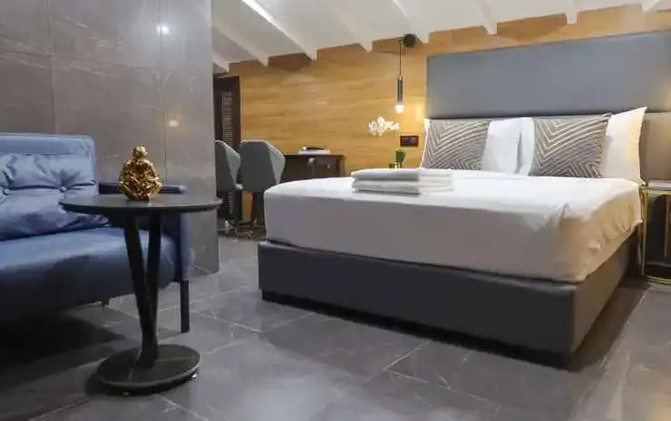 Lobby & Reception
