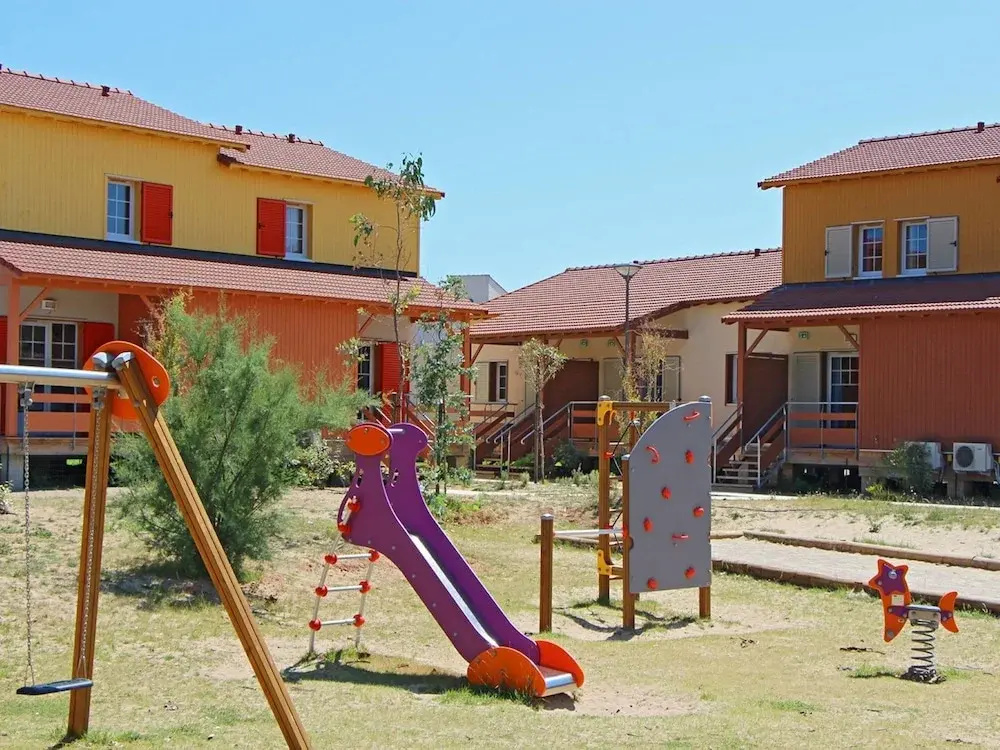 Colourful Holiday Homes Near the Marseillan-plage Beach