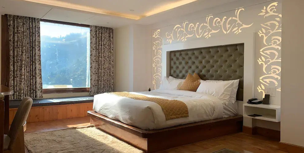Deluxe room with balcony and with view