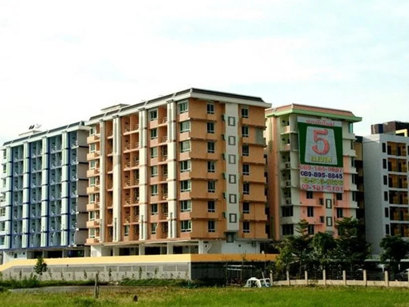 5-Eleven Court And Condo