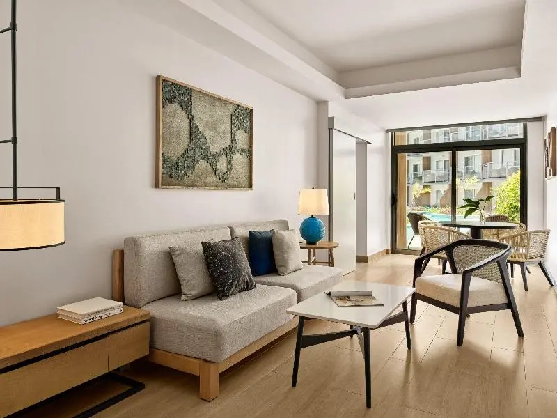 2 Bedrooms Suite with garden view