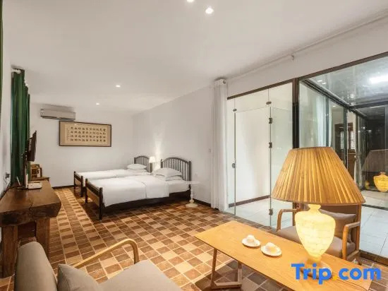 Deluxe Sextuple room