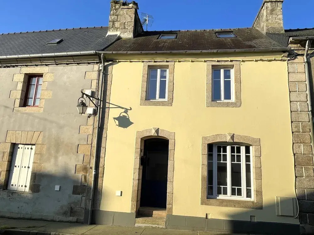 Guerlesquin Village House With Garden