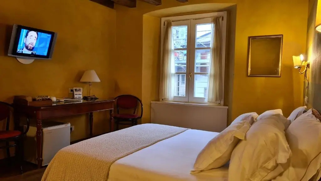 Classic Double room (full double bed)
