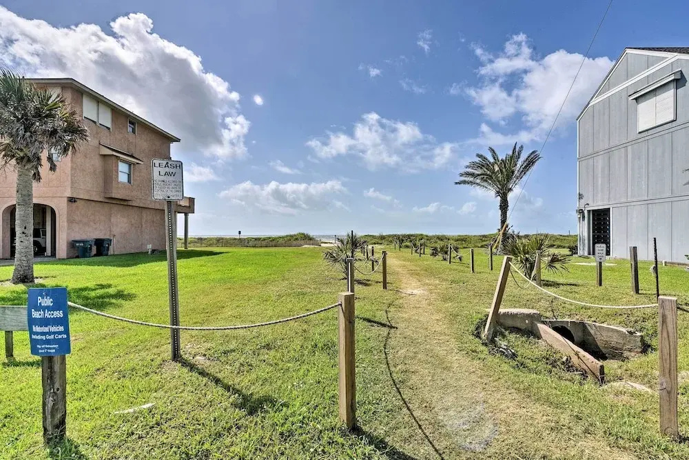 1 Block to Beach: Family Getaway in Galveston!