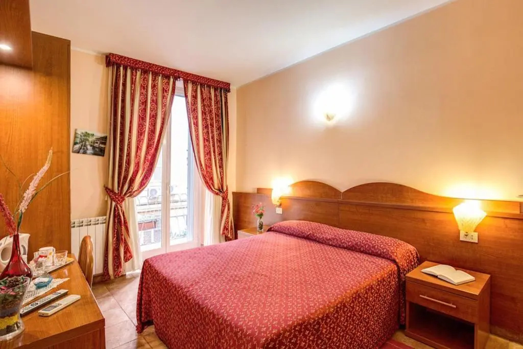 Double room (full double bed)