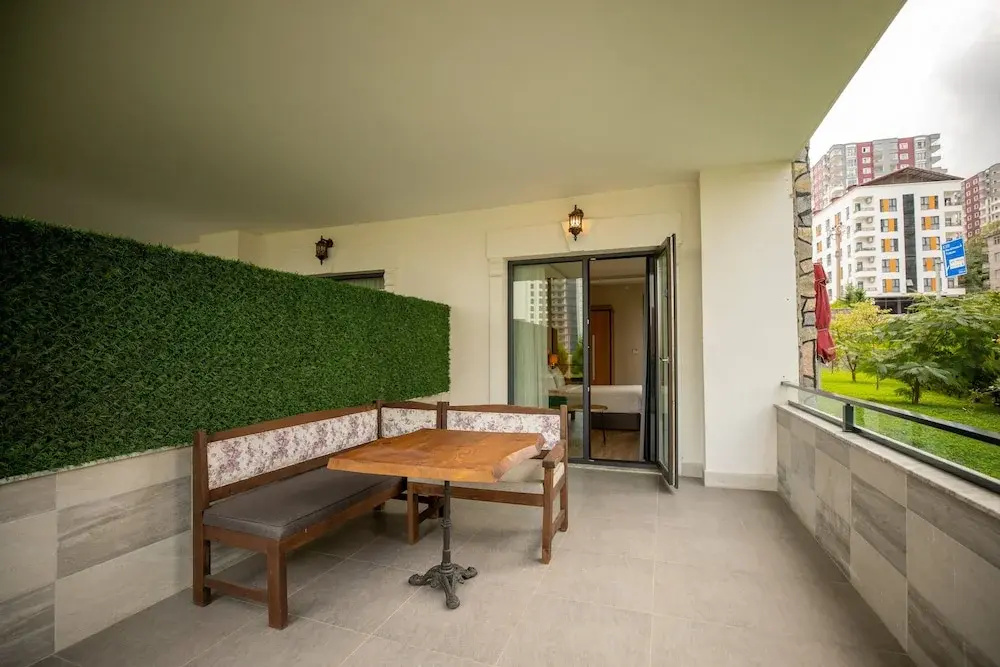 Lobby & Reception