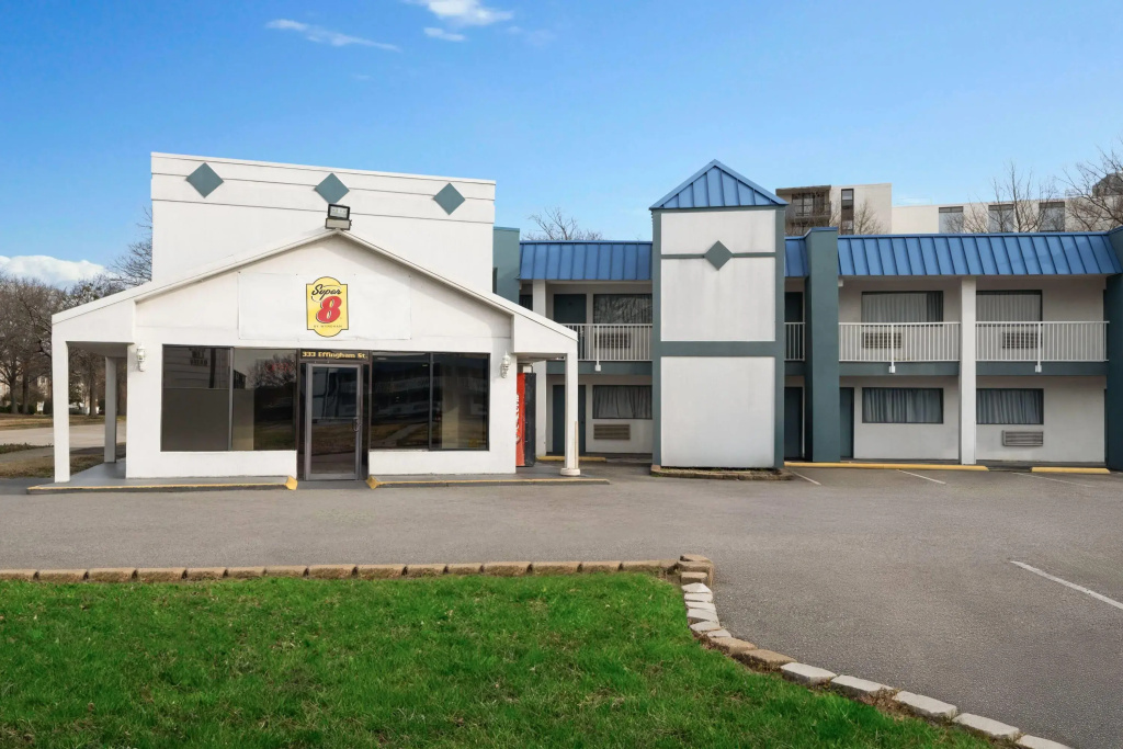 Super 8 by Wyndham Portsmouth - Norfolk
