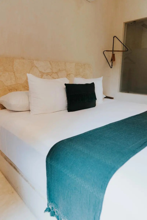 Deluxe Double room (full double bed)