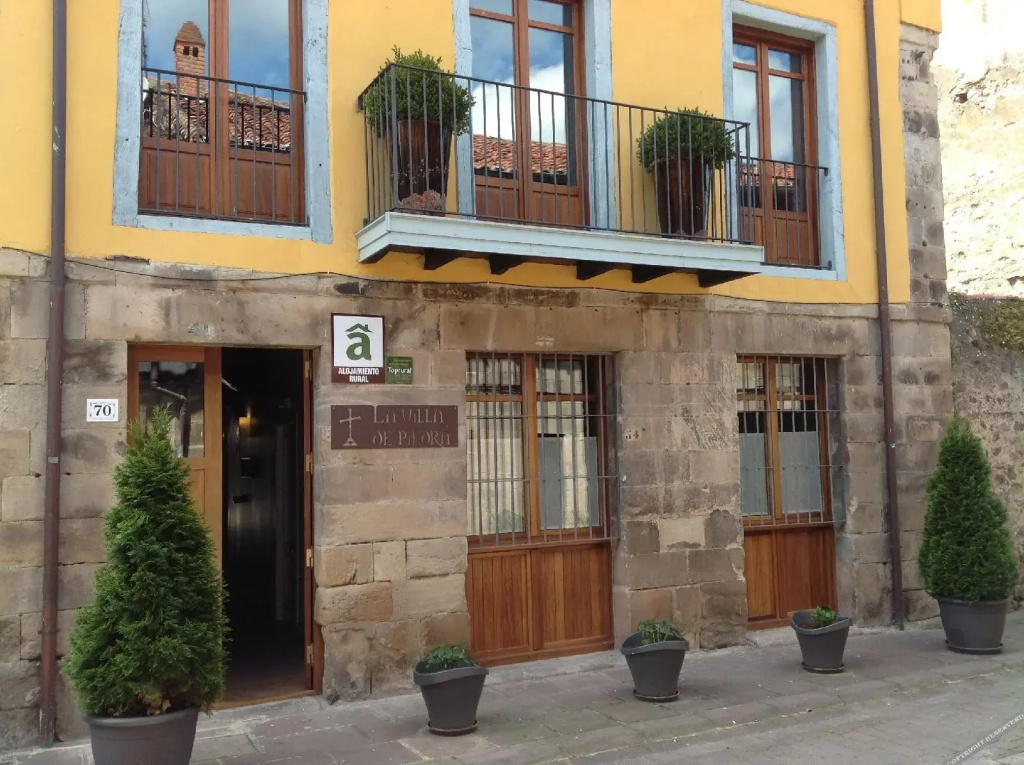 Apartamentos Rurales La Villa De Piedra