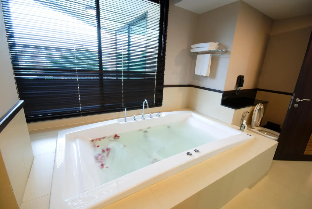 Royal Double Suite with sea view full double bed