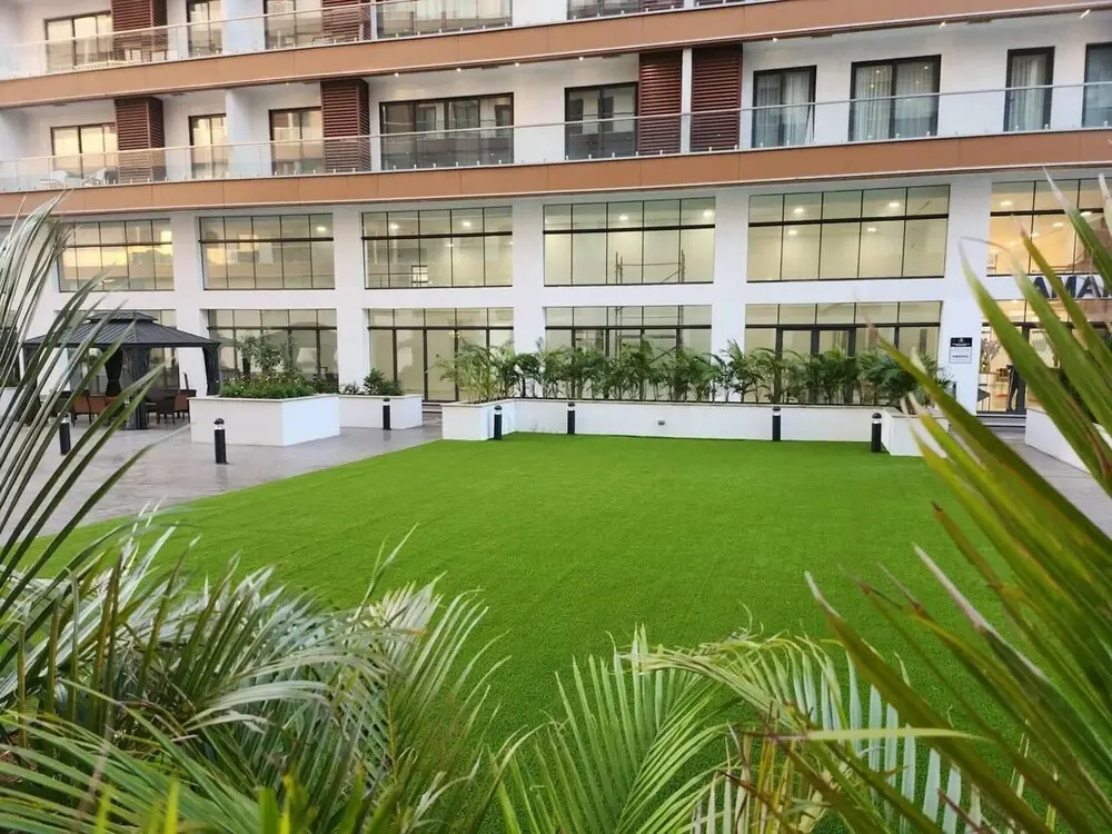 Luxurious & Comfy Gem-5 Star Location-pools, Gym!
