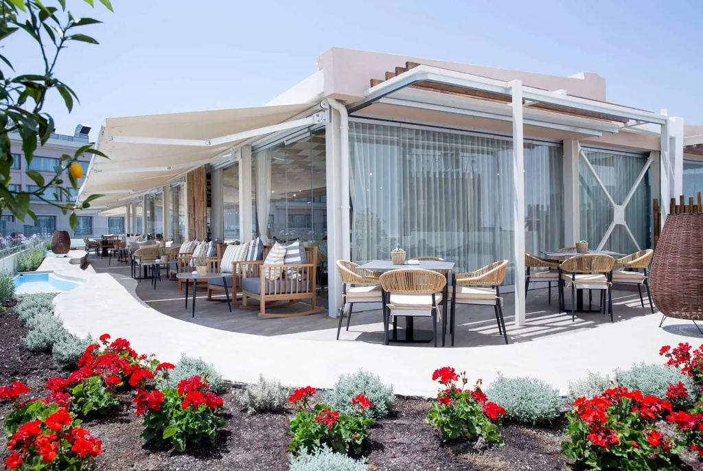 Zeus Essence Wyndham Athens Residence