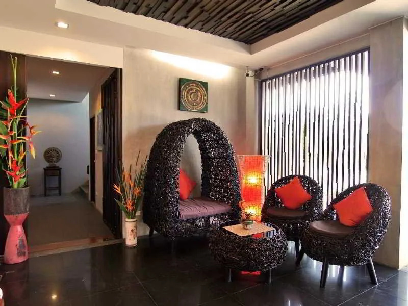 Lobby & Reception