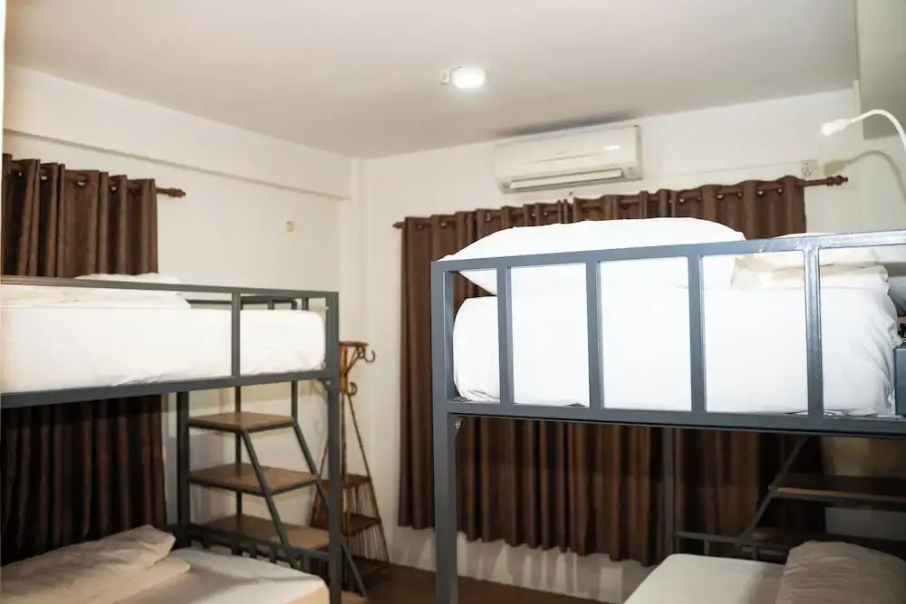 4 Bedrooms Bed in Dorm