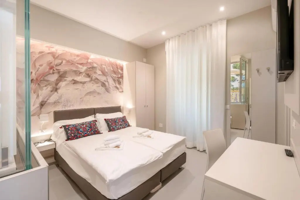 Deluxe Double room with partial sea view (full double bed)
