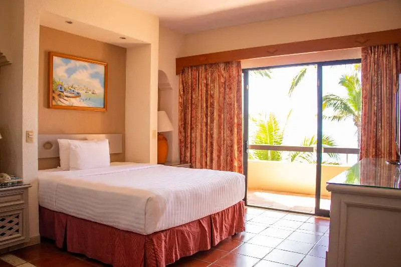 Двухместный номер Superior с видом на море двуспальная кровать в The Palms Resort of Mazatlan