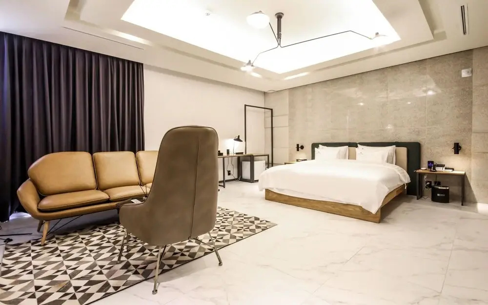 Lobby & Reception
