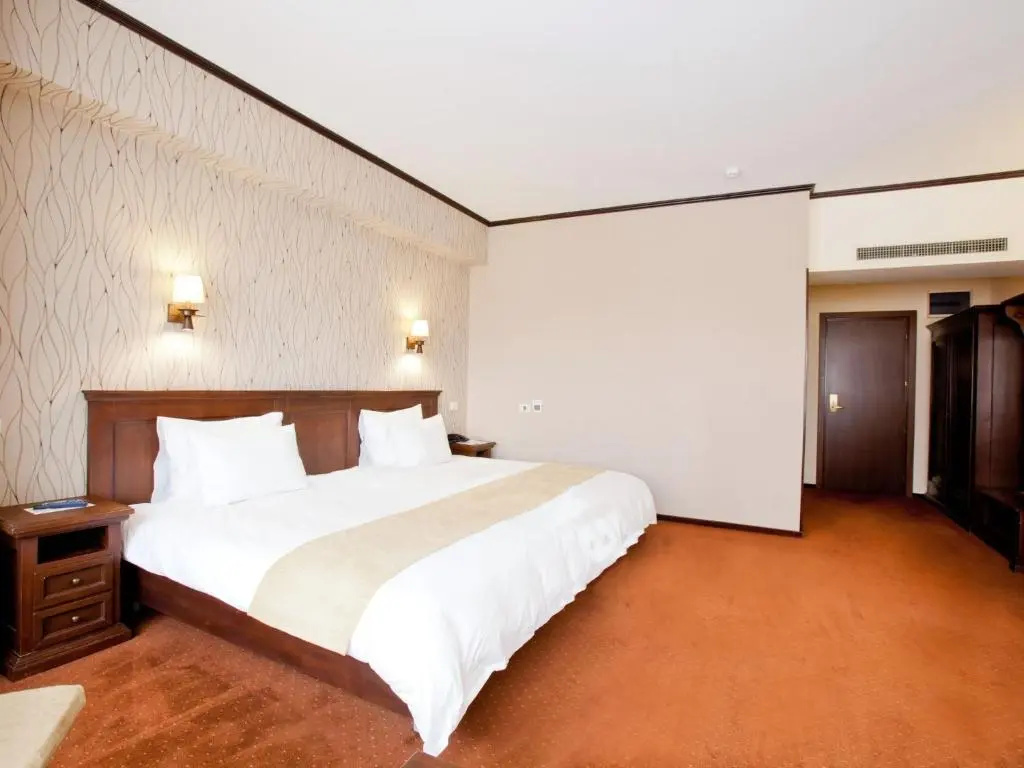 Executive Double room (full double bed)