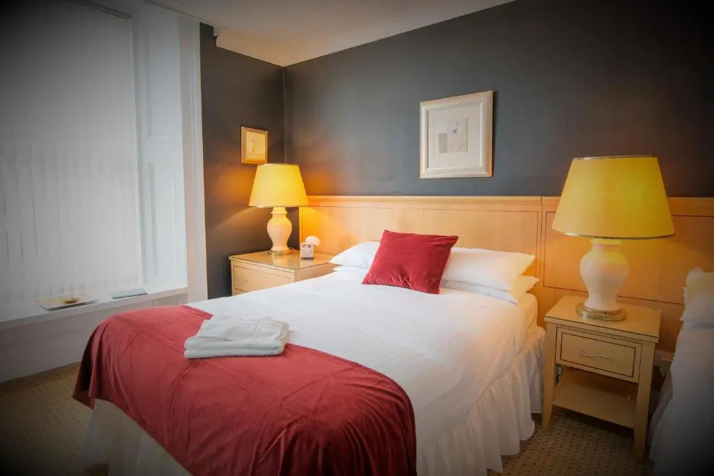 Classic Double room (full double bed)