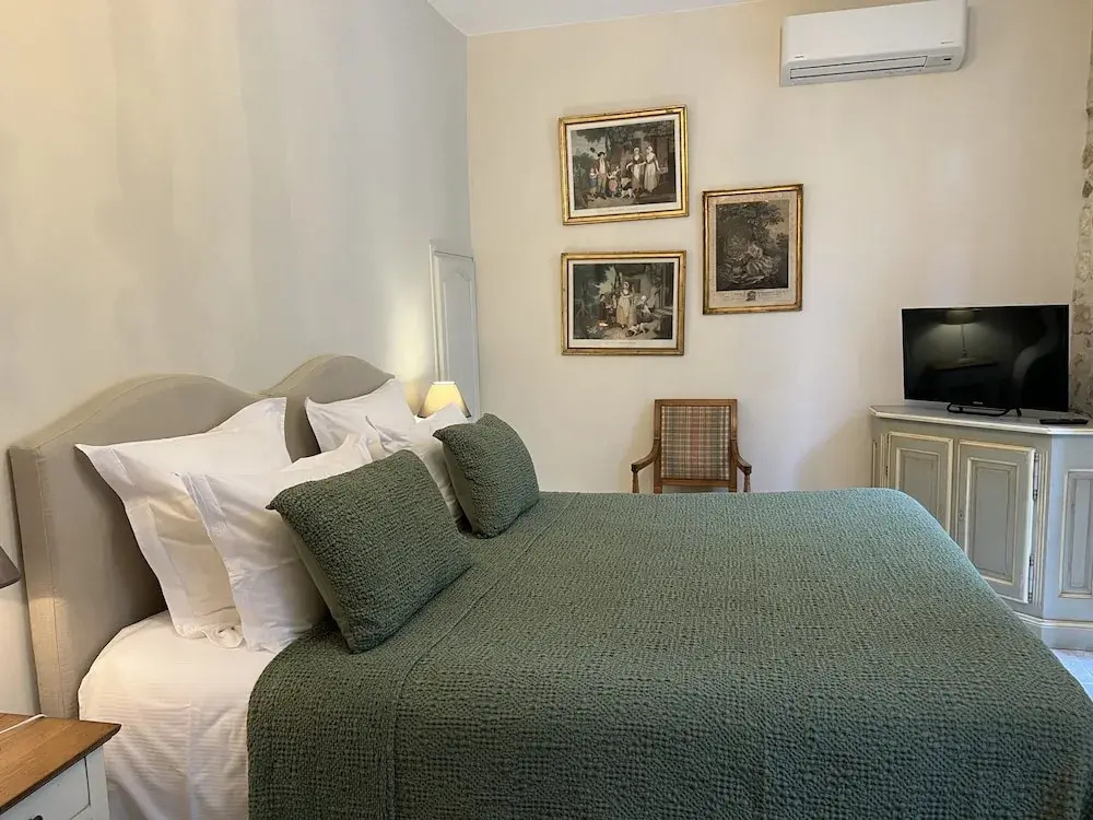 Deluxe Double room with garden view (full double bed)